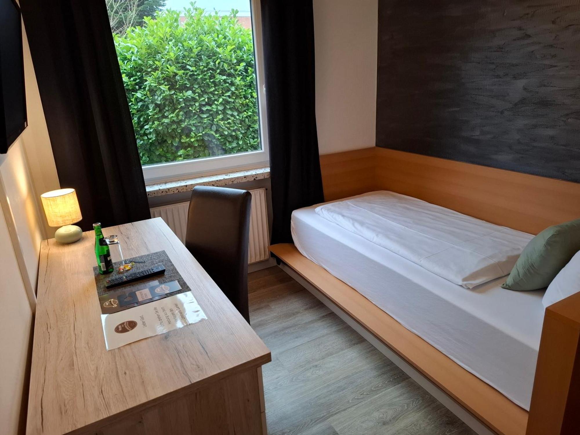 Hotel Am Schwarzen Berg 슈타데 외부 사진