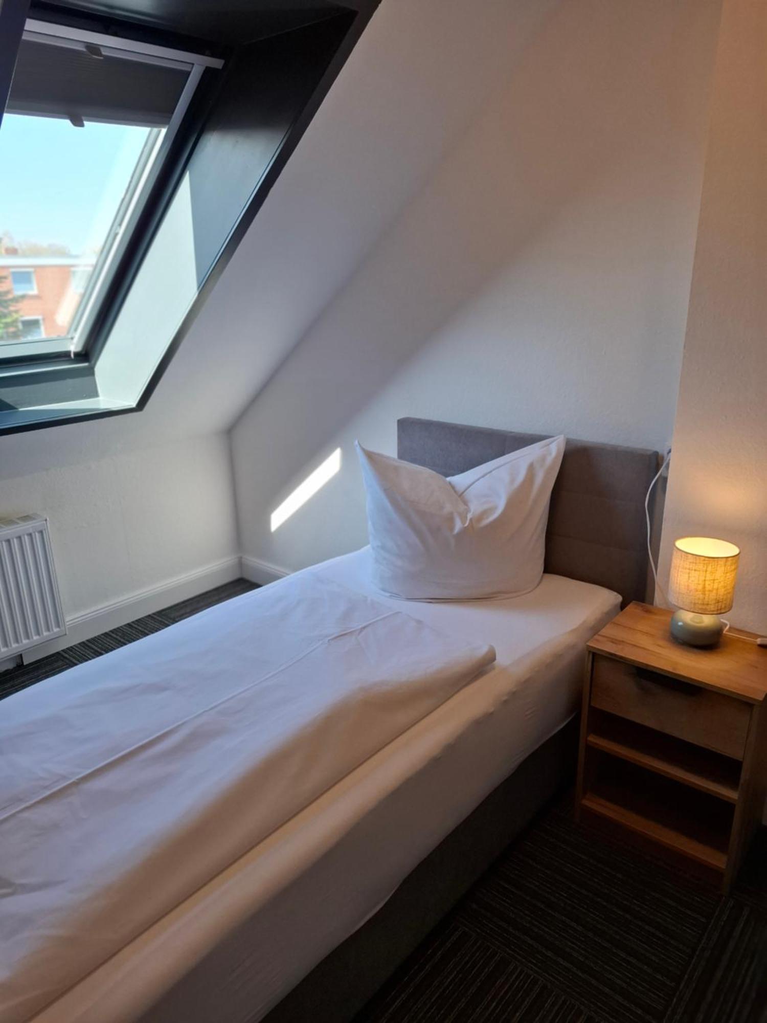 Hotel Am Schwarzen Berg 슈타데 외부 사진