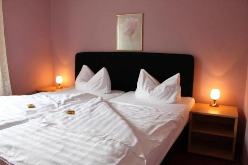 Hotel Am Schwarzen Berg 슈타데 외부 사진
