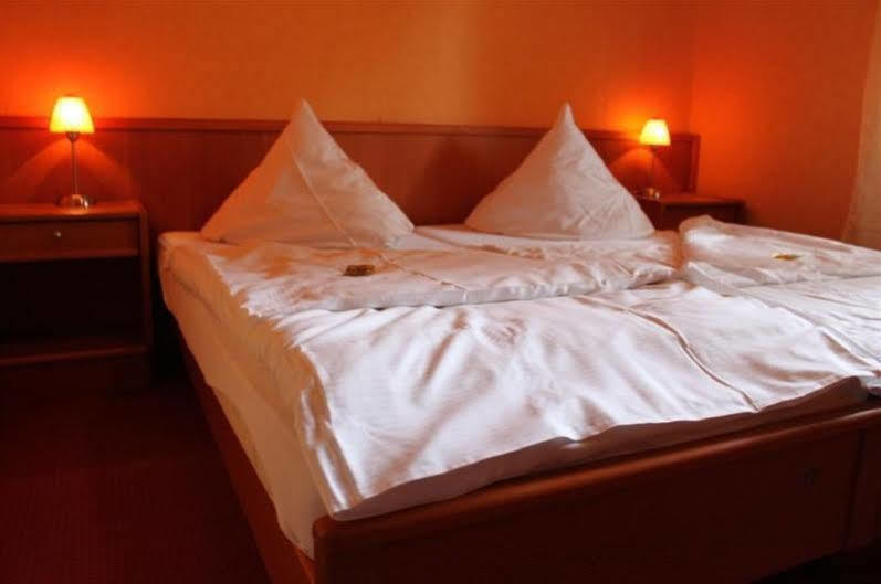 Hotel Am Schwarzen Berg 슈타데 외부 사진
